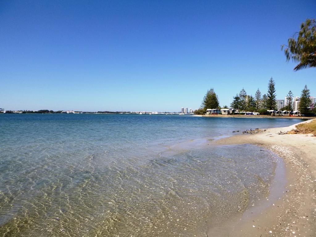 Crystal Bay On The Broadwater Aparthotel Gold Coast Exterior photo